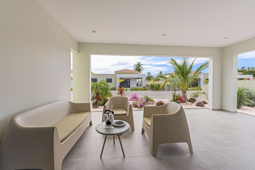 Infinity Blue villa with private pool at Mambo Beach