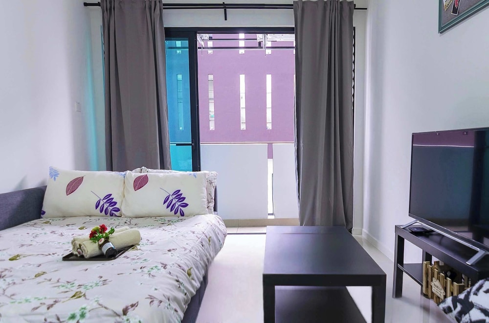 Chic Suasana JB Suite, Cozy Stay With Balcony
