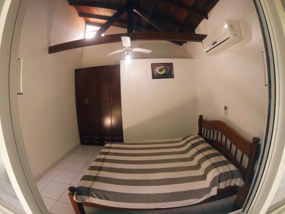 6 Bedroom House - 205 view 2