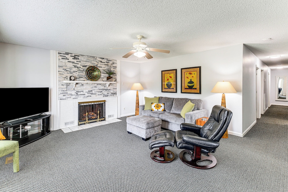 Retreat w/ Fenced Backyard in Kingsport!