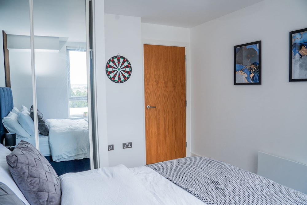 Salford City Heaven - Modern 2 Bedroom Apartment view 2