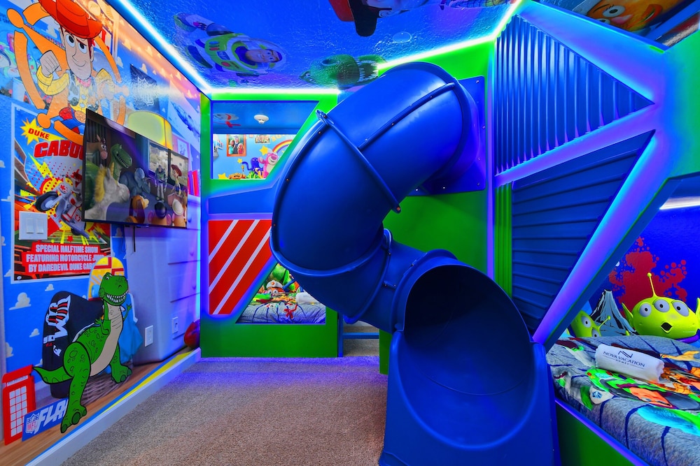 Epic Family Getaway: Themed Villa Near Disney !