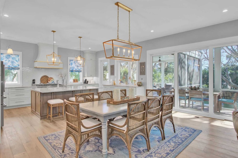 Walk to the Beach + Private Pool, Rooftop Terrace, Balcony 3602 Cameron