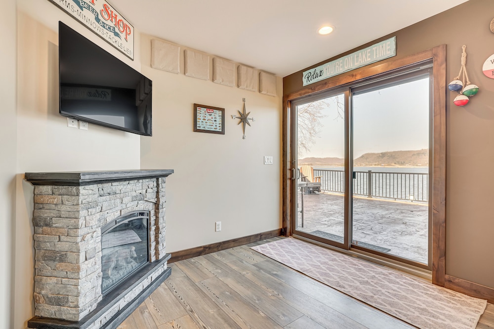 Riverfront Home w/ Seasonal Dock in Wabasha!