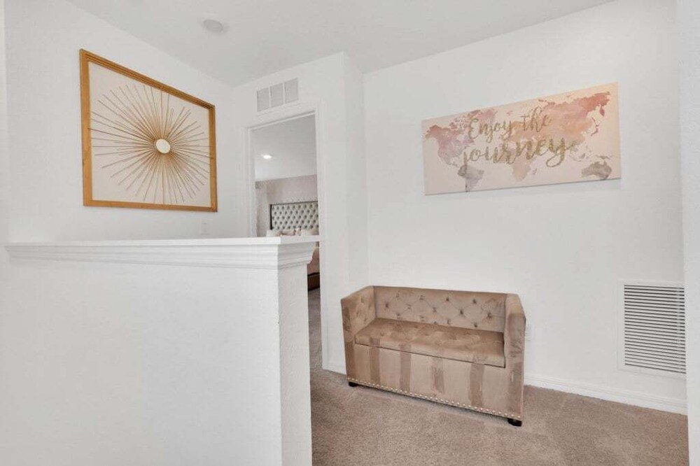 3 Beds 3 Baths Cozy Town Home 3 Bedroom Townhouse