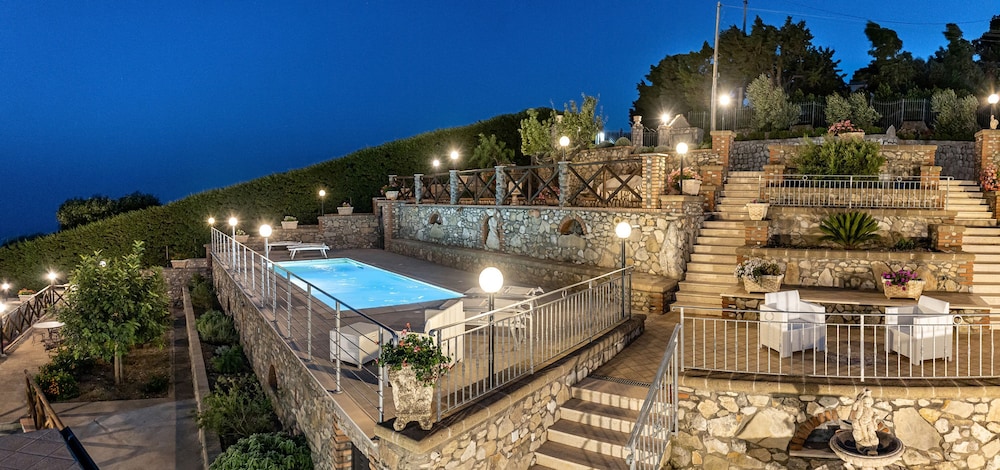 Villa Lions Rose in Sant Agata sui Due Golfi view 2