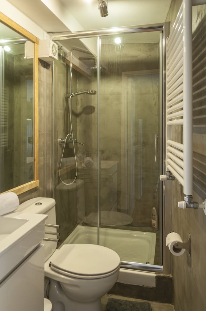 Contemporary by Apartments Alfama