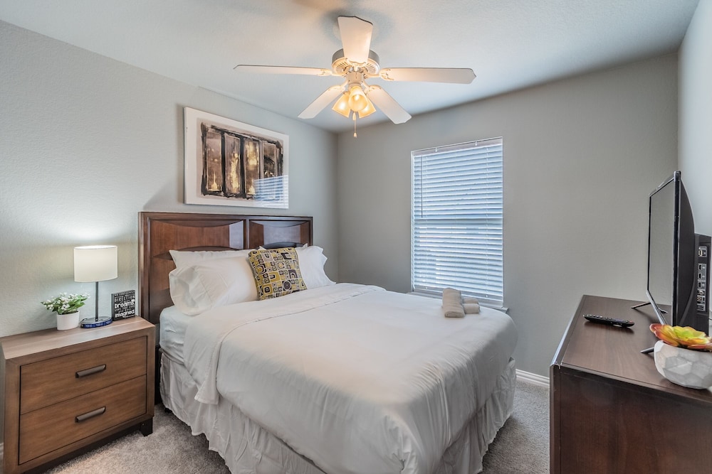 Luxury Townhome Collection GrandPrairie view 2
