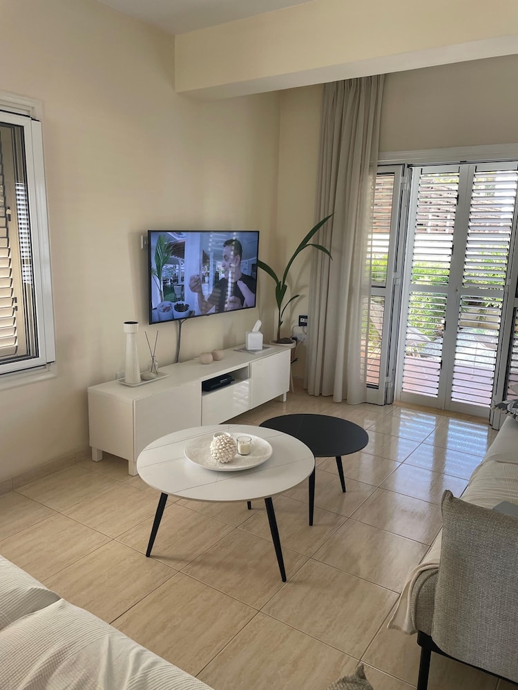 Blue Estia Villa - Pool Wifi Summer Breeze