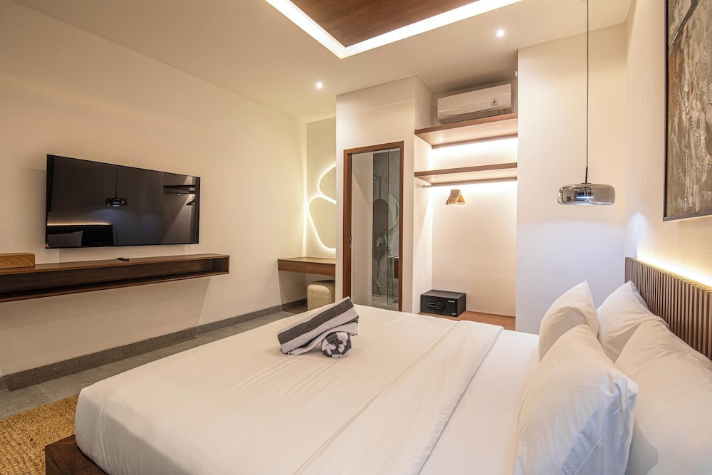 Exquisite 5BR Canggu Villa Steps From the Beach