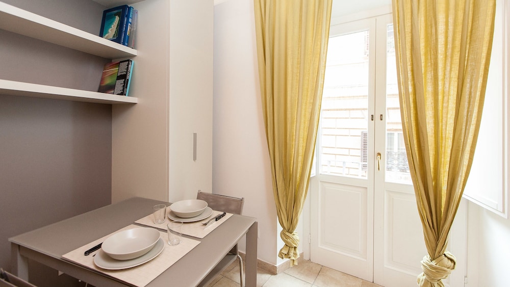 Rental in Rome Arenula Studio