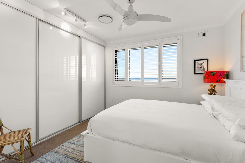 Pristine 2-bed With Expansive Beach Views
