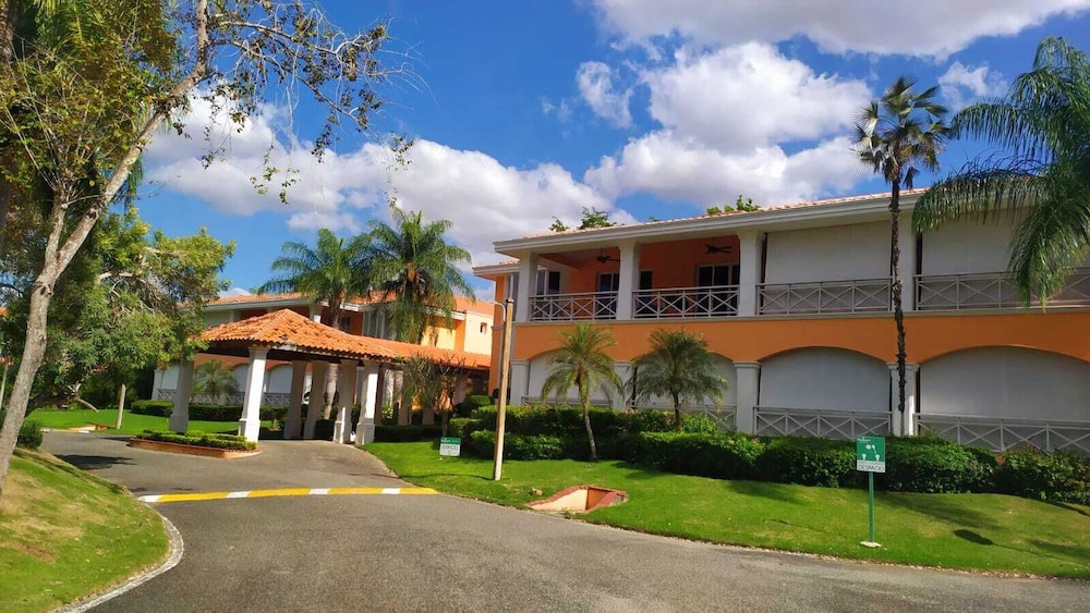 Las Brisas, Juan Dolio, 3br, 2 Pools, Jacuzzi, Beach, Golf, 7 Sleeps