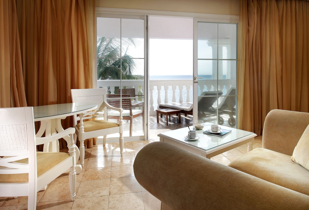 Grand Palladium Lady Hamilton Resort  Spa All Inclusive - Property Image 27