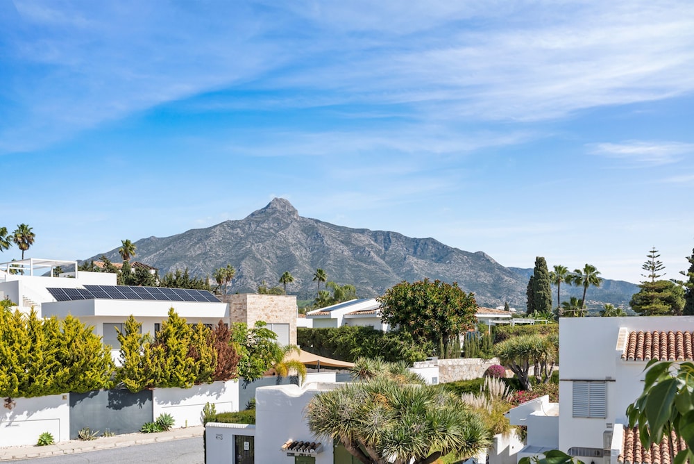 Relaxing Hideaway in Nueva Andaluc a Ref M57