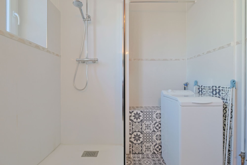 L Horizon in Cannes With 2 Bedrooms and 1 Bathrooms