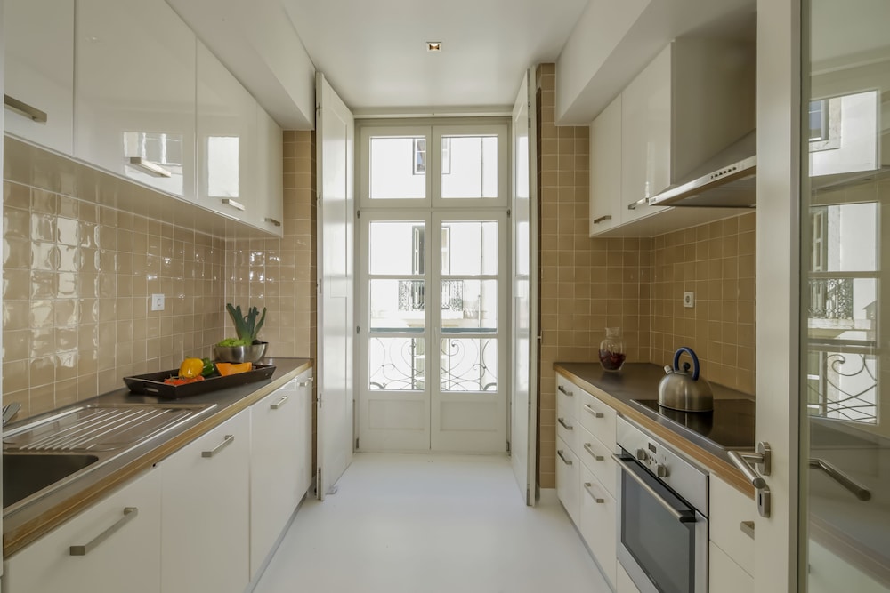 Bairro Alto Apartments by linc