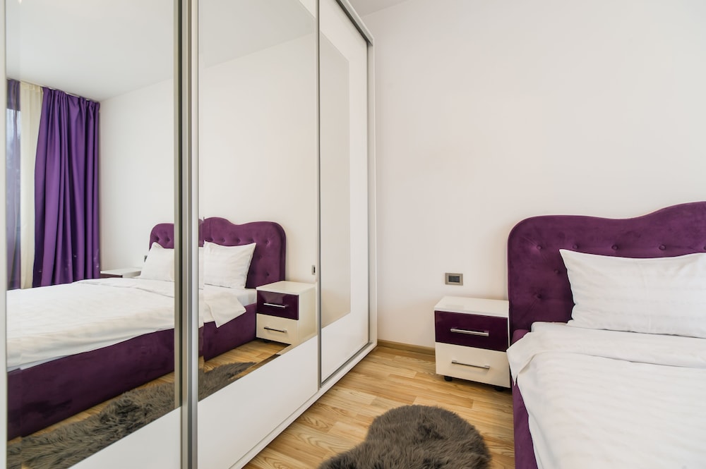 Relax Apartment Coresi Mall view 4