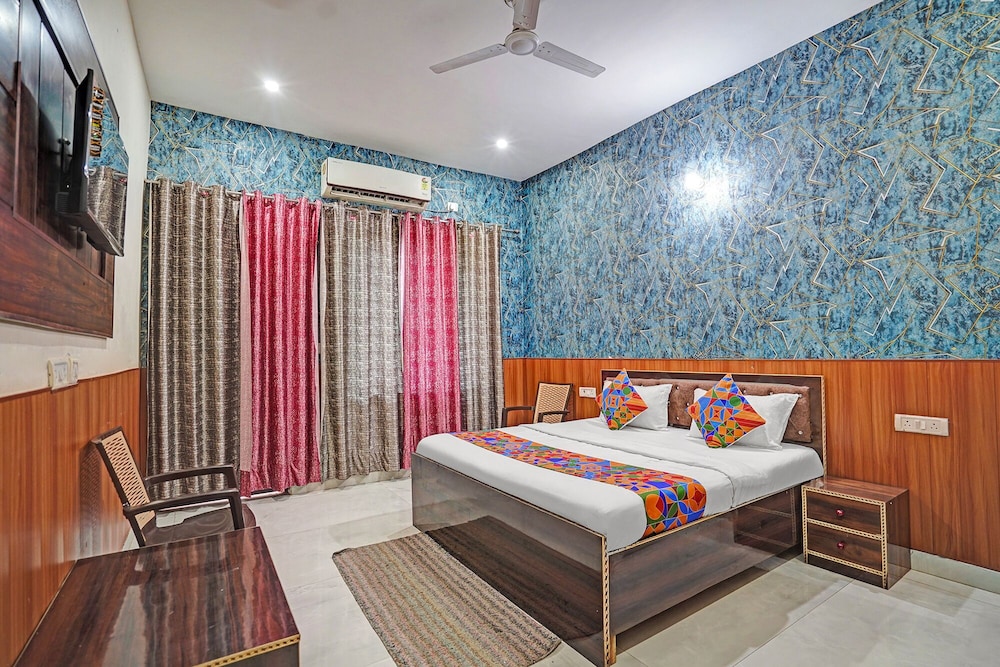 Fabhotel Comfort Inn