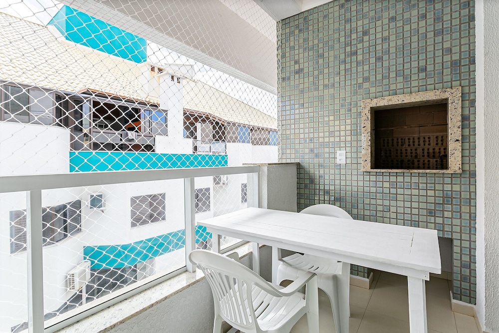 Modern ap W/pool one Block From the Beach Rmi201