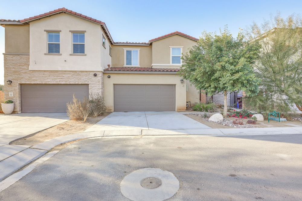 Luxe Indio Lake House 7 Mi to Coachella!
