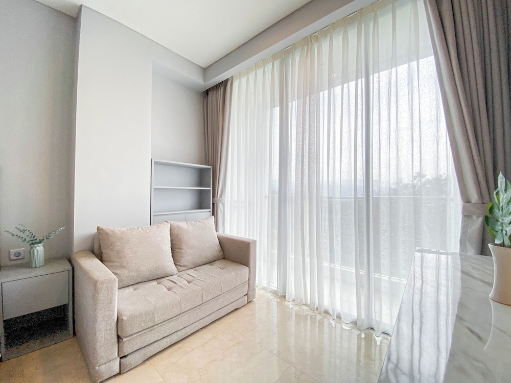 Minimalist and Cozy Studio at Apartment Art Deco