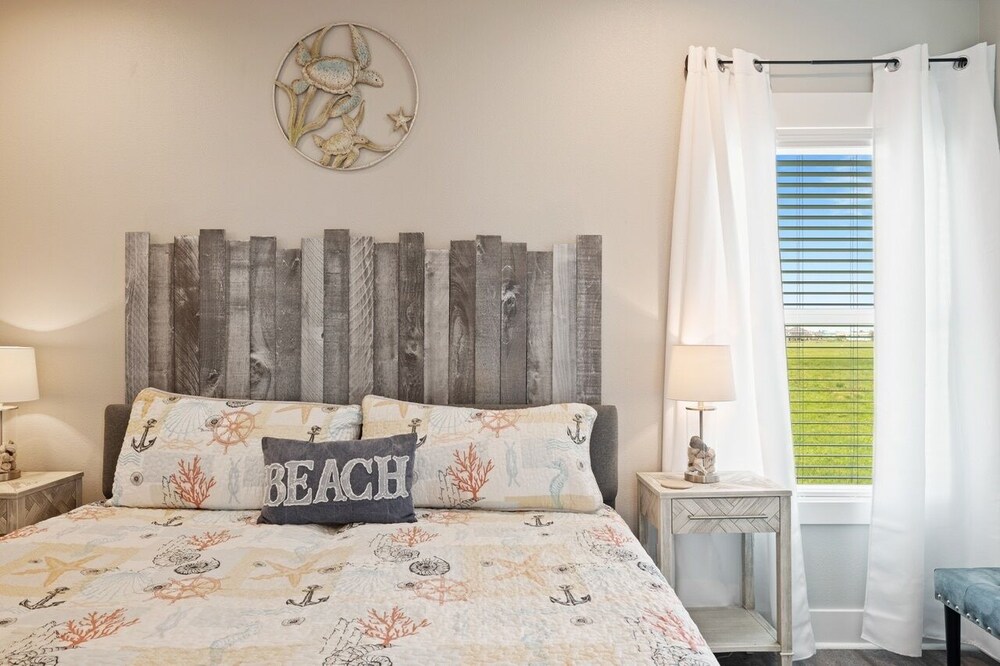 Tipsy Turtle 3 Bedroom Home by RedAwning view 4