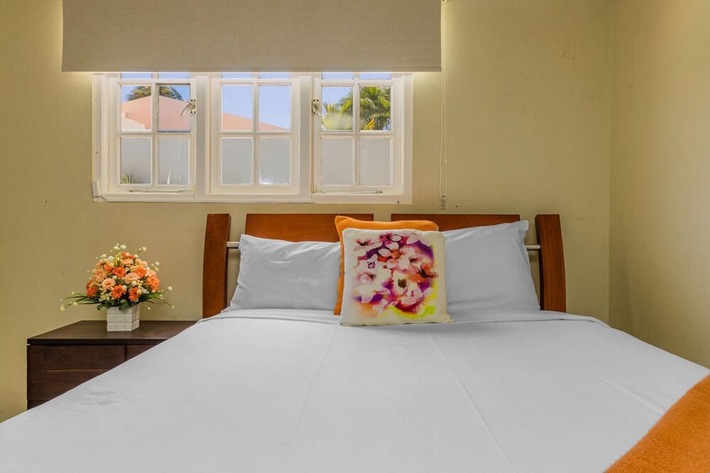 Sleeps 16 Palm Beach - 6BR Villa w Private Pool