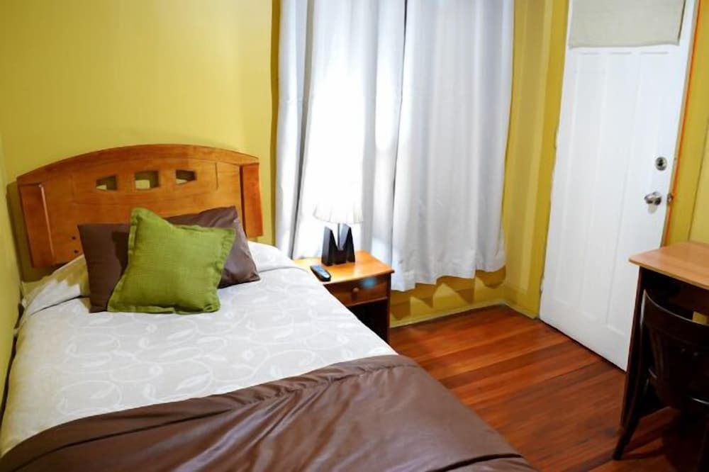 Hostal Almenas