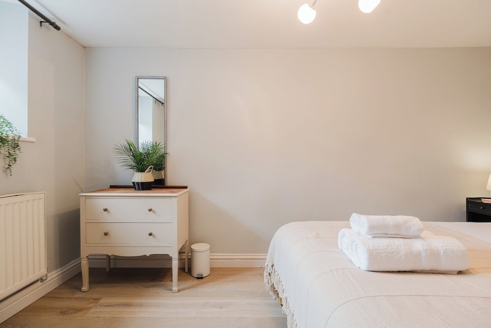 Mulberry Cottage 5BD in Wiltshire