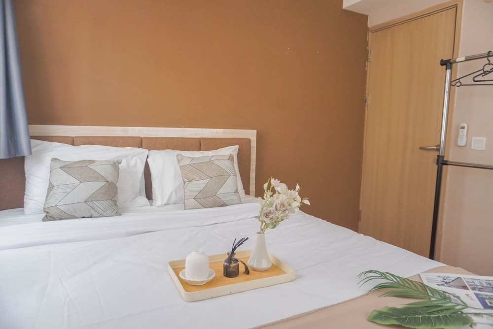 Homey And Cozy 3Br At Meikarta Apartment