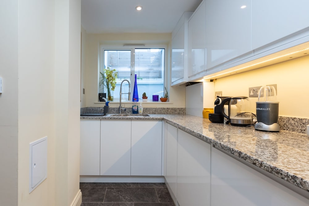 Modern and Bright 3 Bedroom House in Paddington