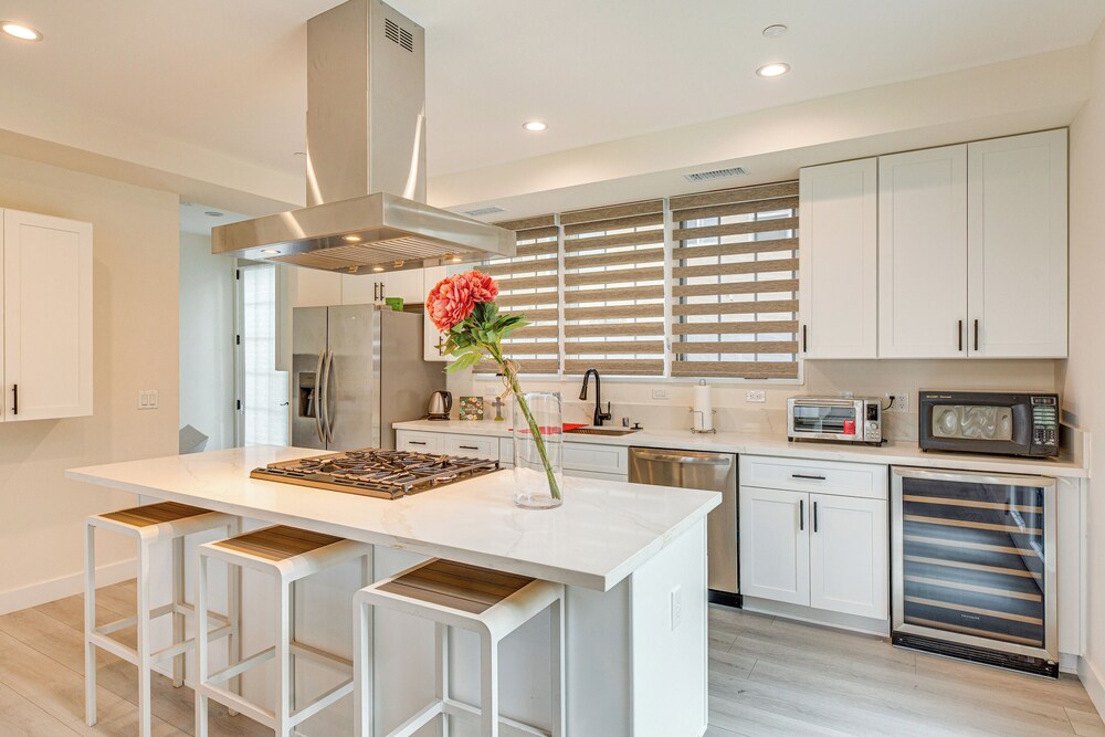 Shop, Dine & Explore Pasadena! Newly Built Home