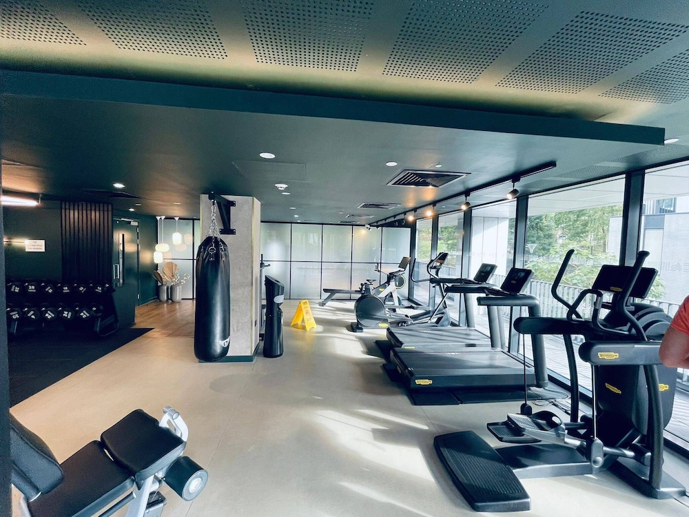City Sky View Centre Luxe Apartment - 2 Bedrooms