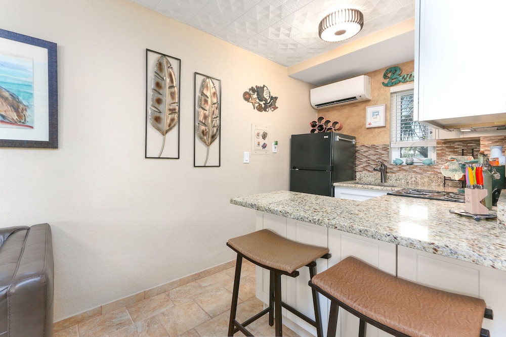 Tropic Terrace #38 - Beachfront Rental 1 Bedroom Condo by RedAwning view 3