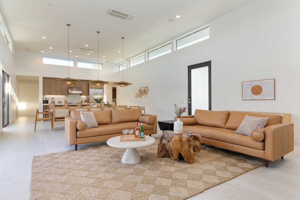 Sleeps 34 2 Villas, Pool, Pickleball + Bocce Polo Villas Elara by Avantstay