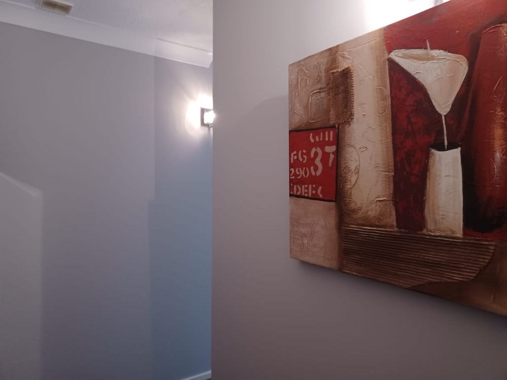 Red Door Malt - Huku Kwetu (Dunstable) view 4
