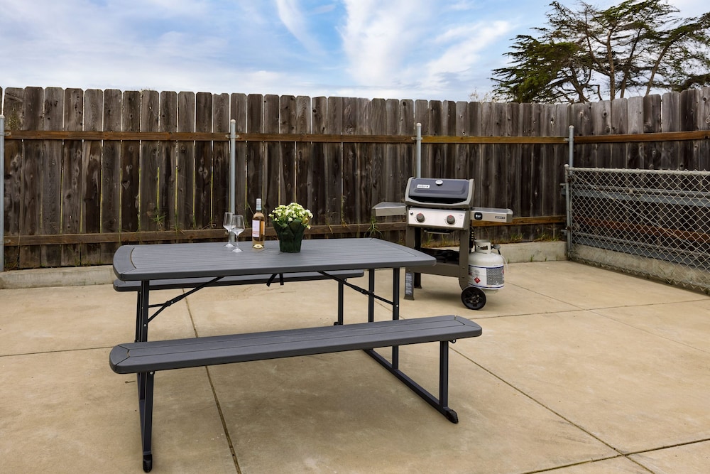 Mendel Manor by Avantstay Walk to Beach Large Deck Patio