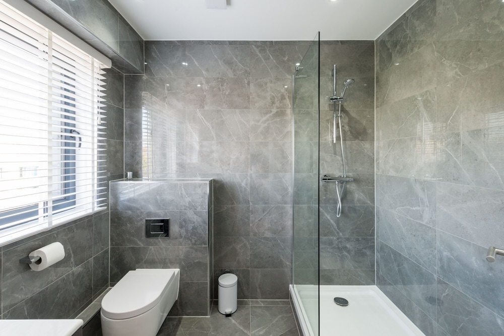 The Carlyle - Elegant Serviced Apartments