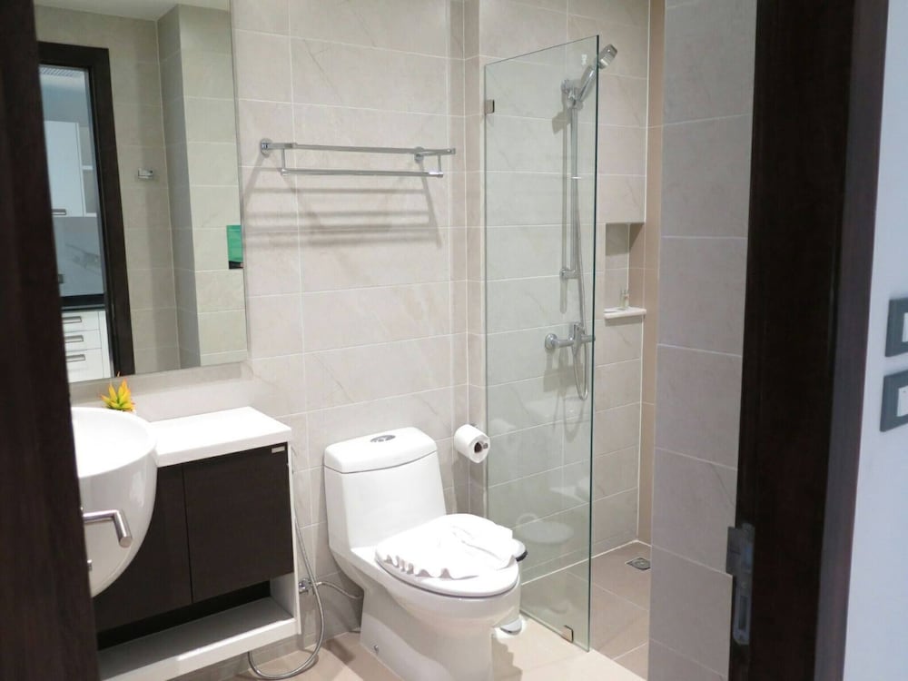 Emerald 215 - Studio With Balcony and Shared Pool
