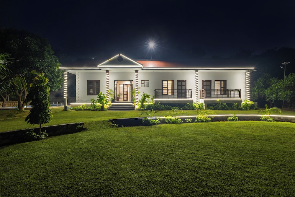 Alaya Stays 5 BHK Pet friendly with pvt pool - Ashirwad Farms