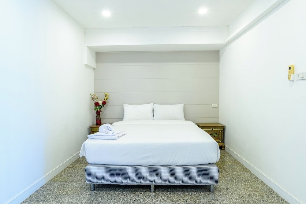 Jomtien 5BR Beach Pool Villa JB5