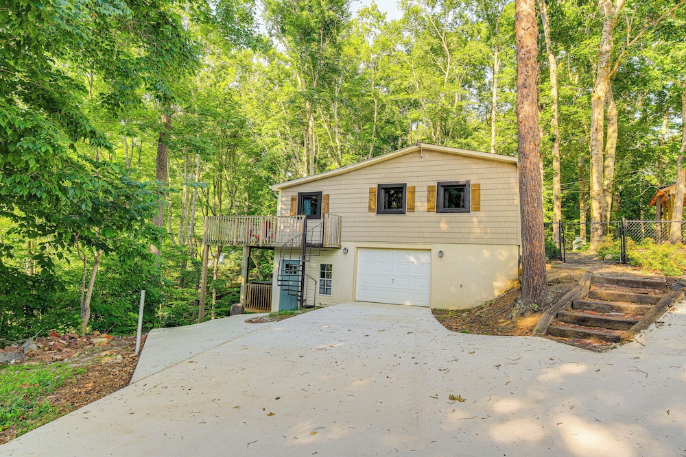 Dandridge Home on Douglas Lake w/ Hot Tub & Dock! view 4