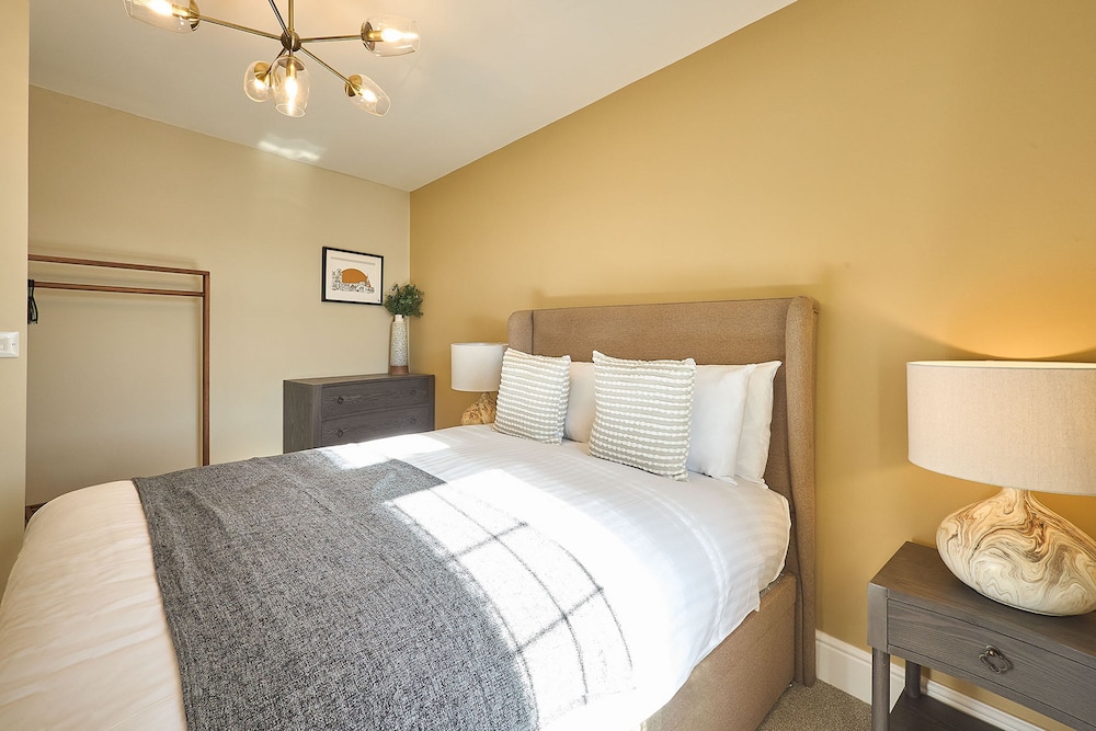 Host Stay Louvaine House