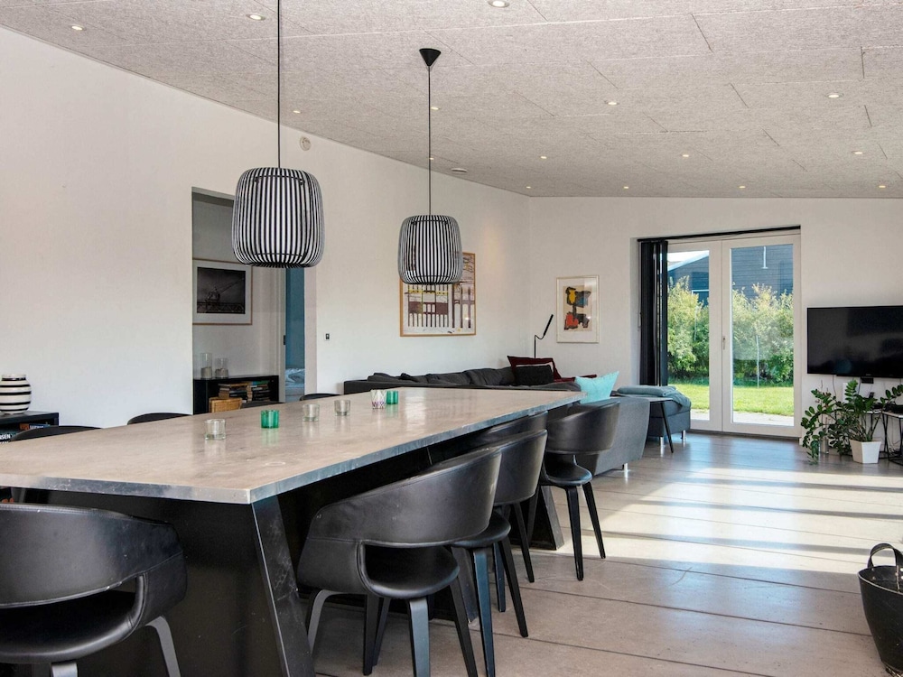 Luxury Lakeside Retreat With Spa-by Traum