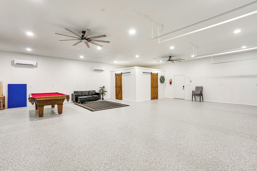 15 Mi to Downtown Sioux Falls: Gem w/ Yard!