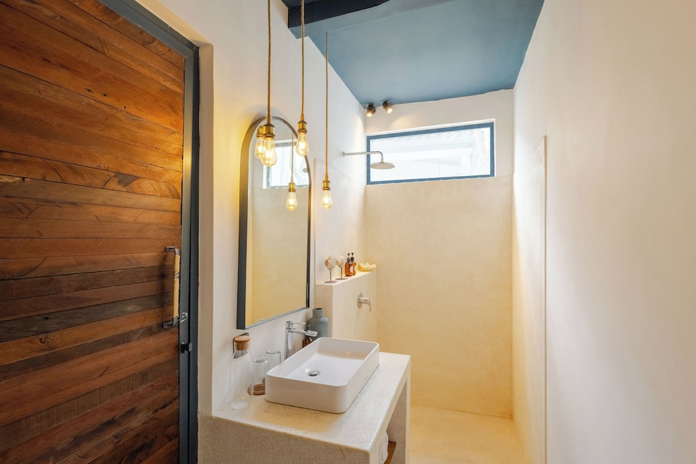 Studio Santorini - 1 BR Loft in Canggu