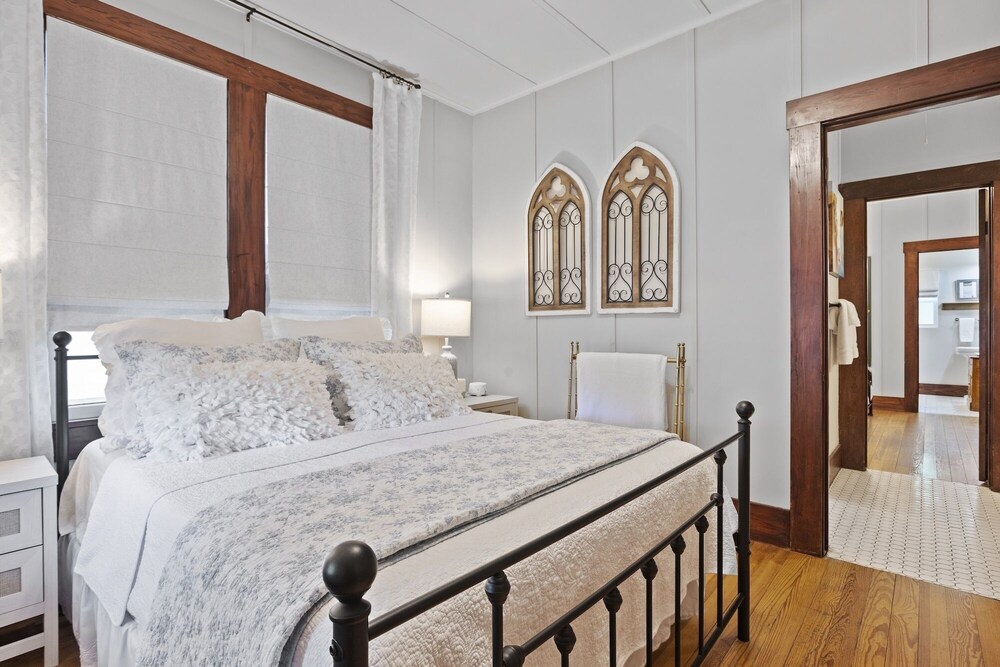 1929 Craftsman Charmer 2 Bedroom Home