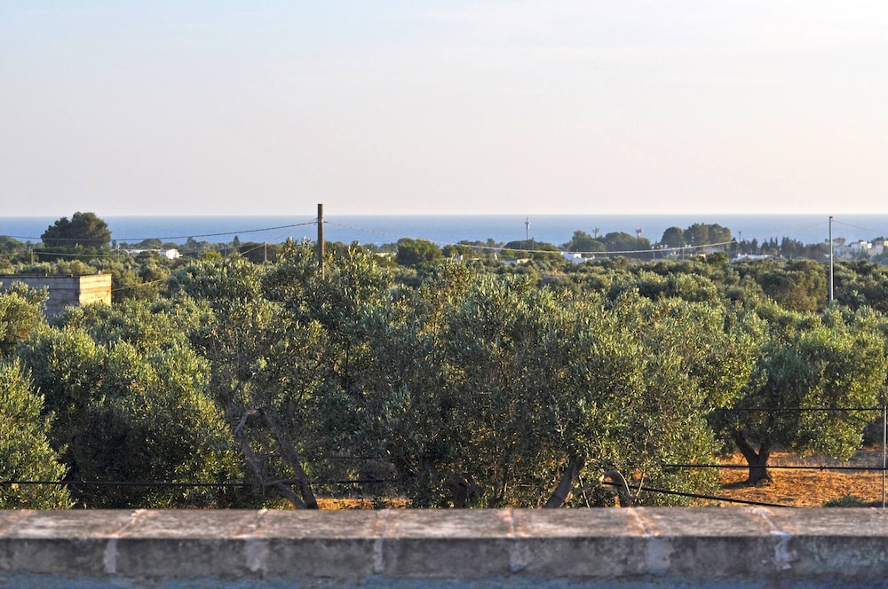 Trullo dei Beneficati a Pochi Metri dal Mare