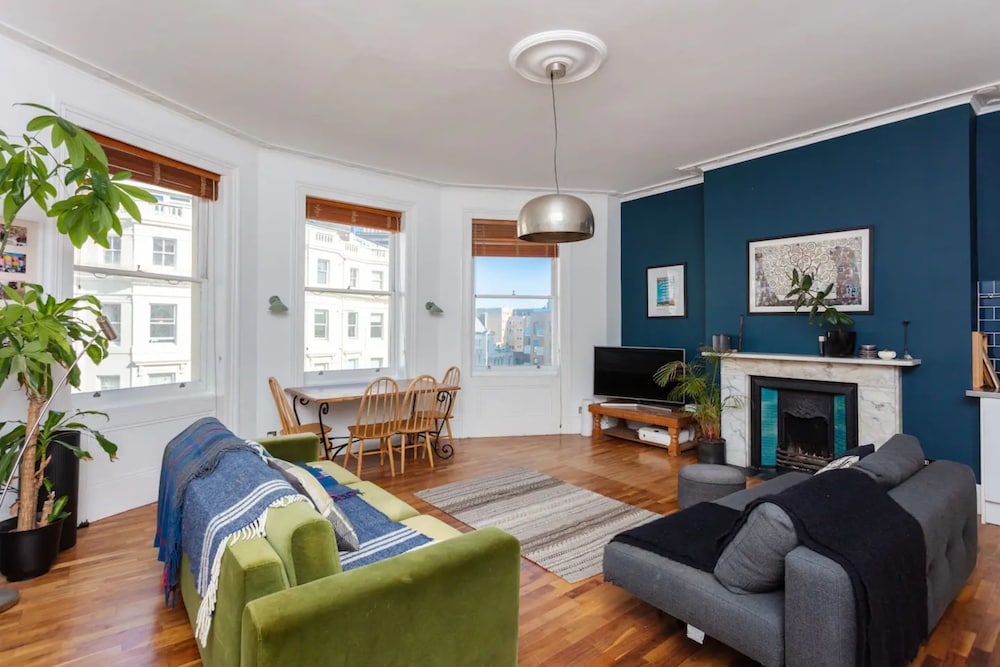 Spacious 1 Bedroom Apartment in Brighton Beside the Sea view 4